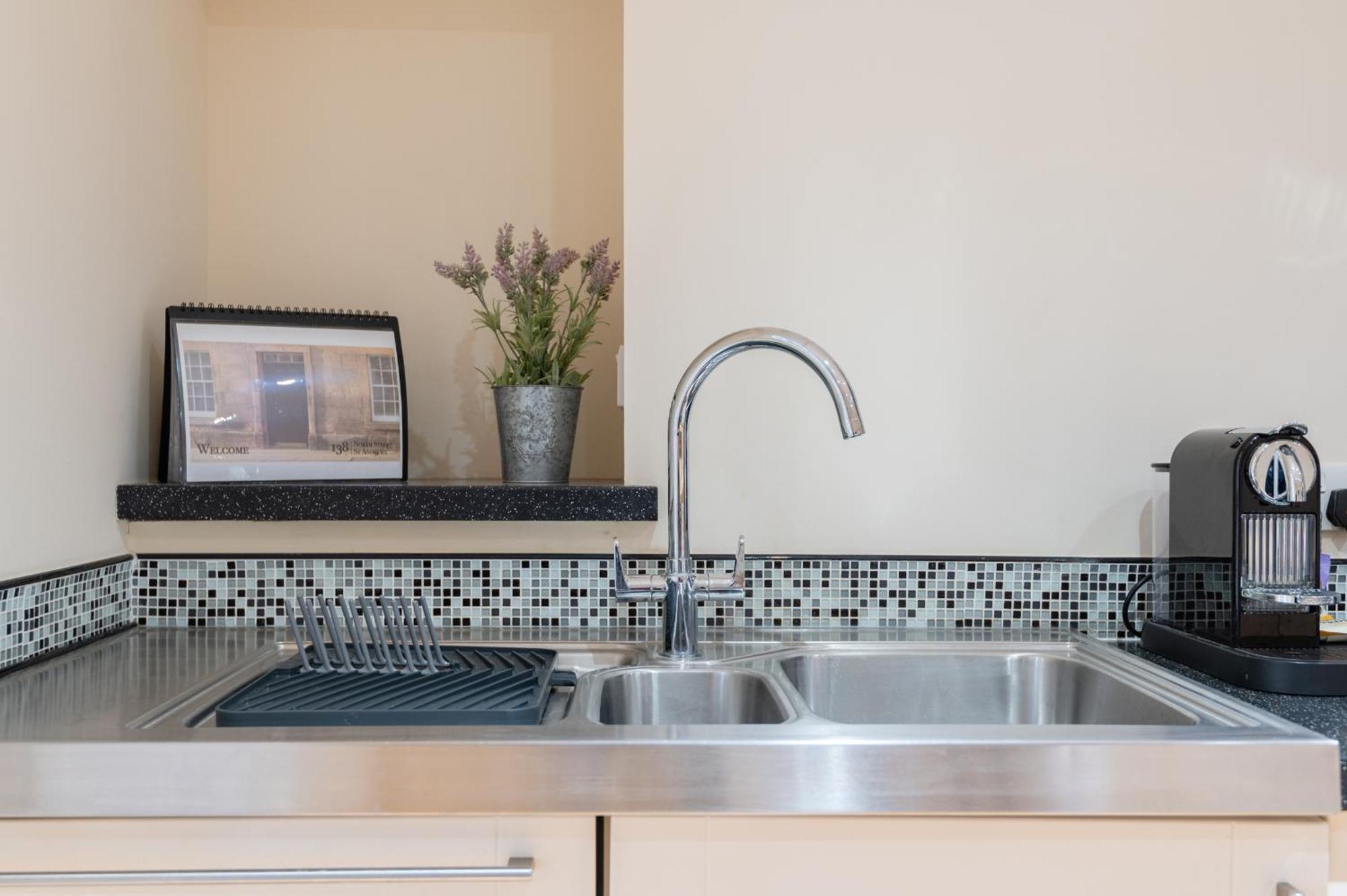 138 North Street - Luxury 2 Bed 2 Bath With Secret Garden, Summerhouse, Putting Green St Andrews Exteriör bild